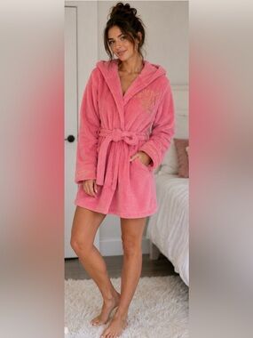 PINK Victoria’s Secret Plush Hooded Robe Pink Gold Embroidered BathrobeXS/S